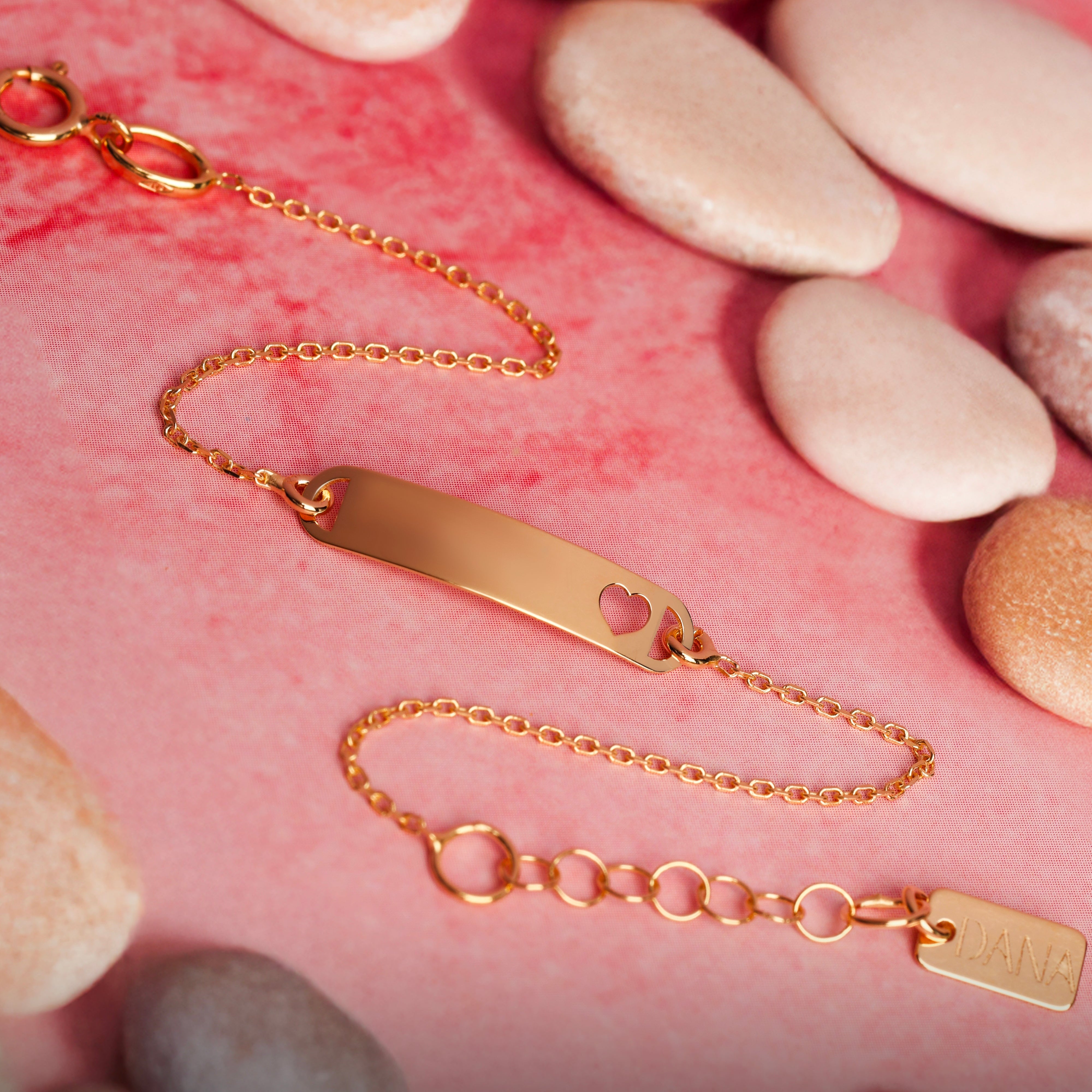 Bracciale Baby con targa rettangolare e cuore traforato