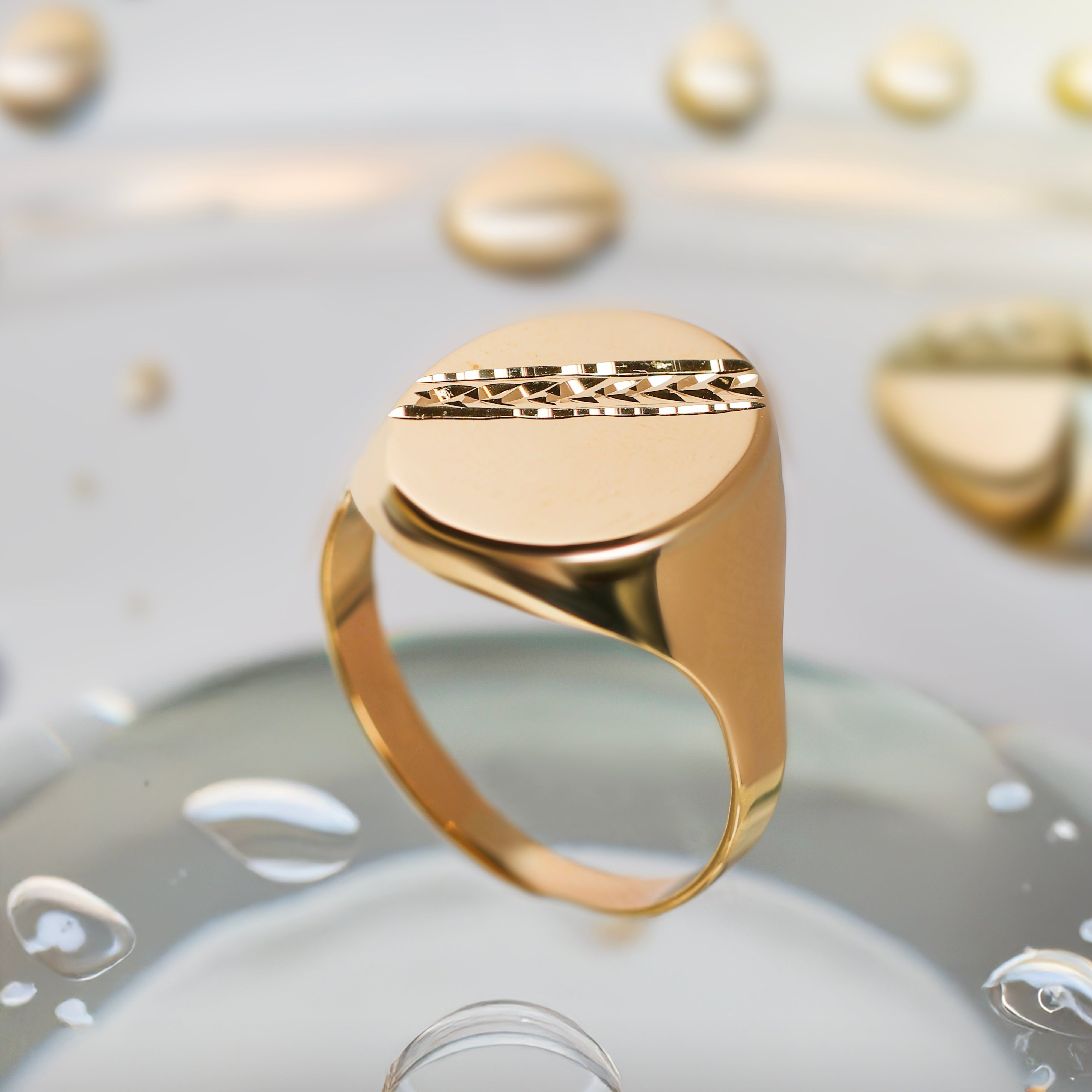 Anello da Uomo a scudo di forma ovale con striscia diamantata