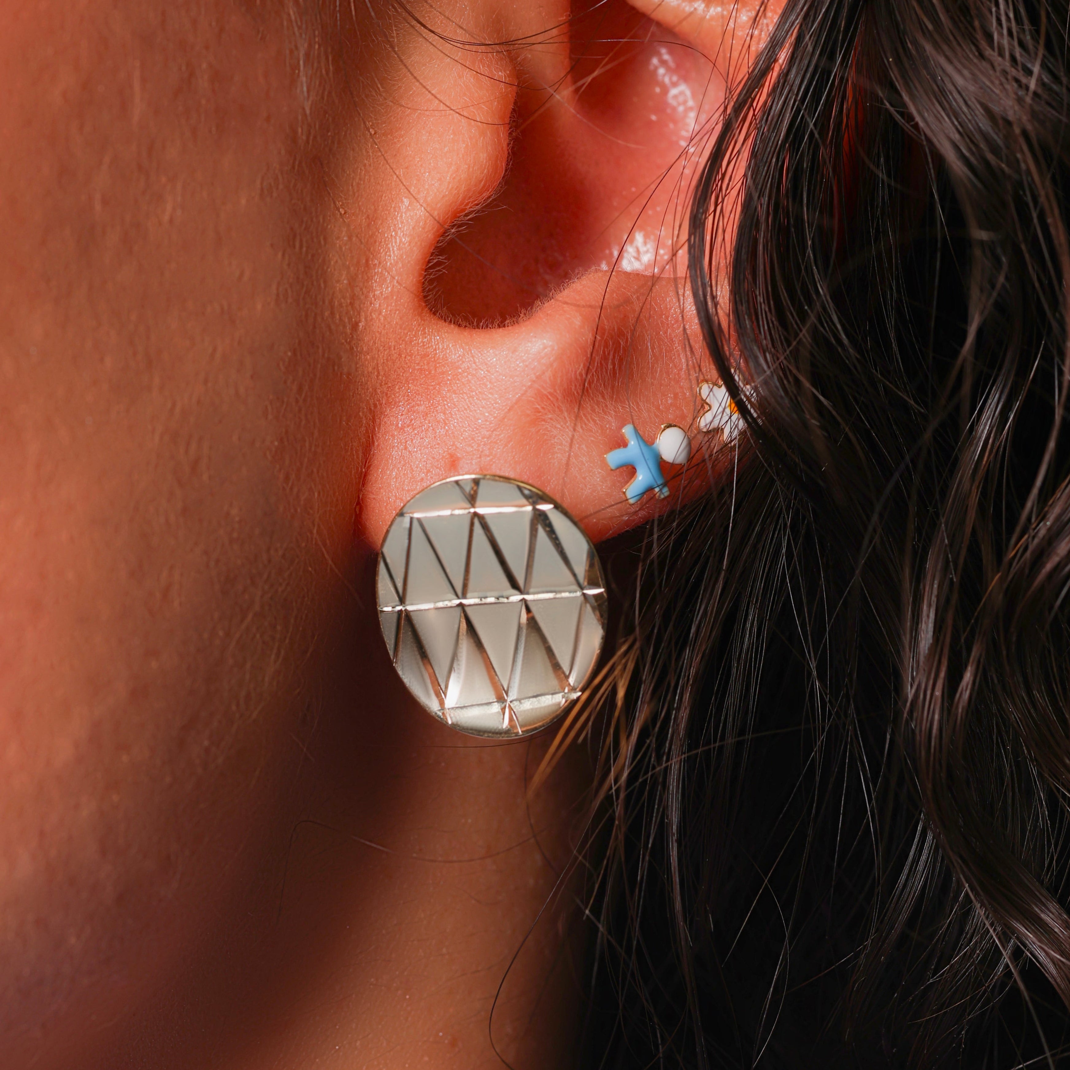 Orecchini a lobo da Donna - Curved Round - finitura diamantata