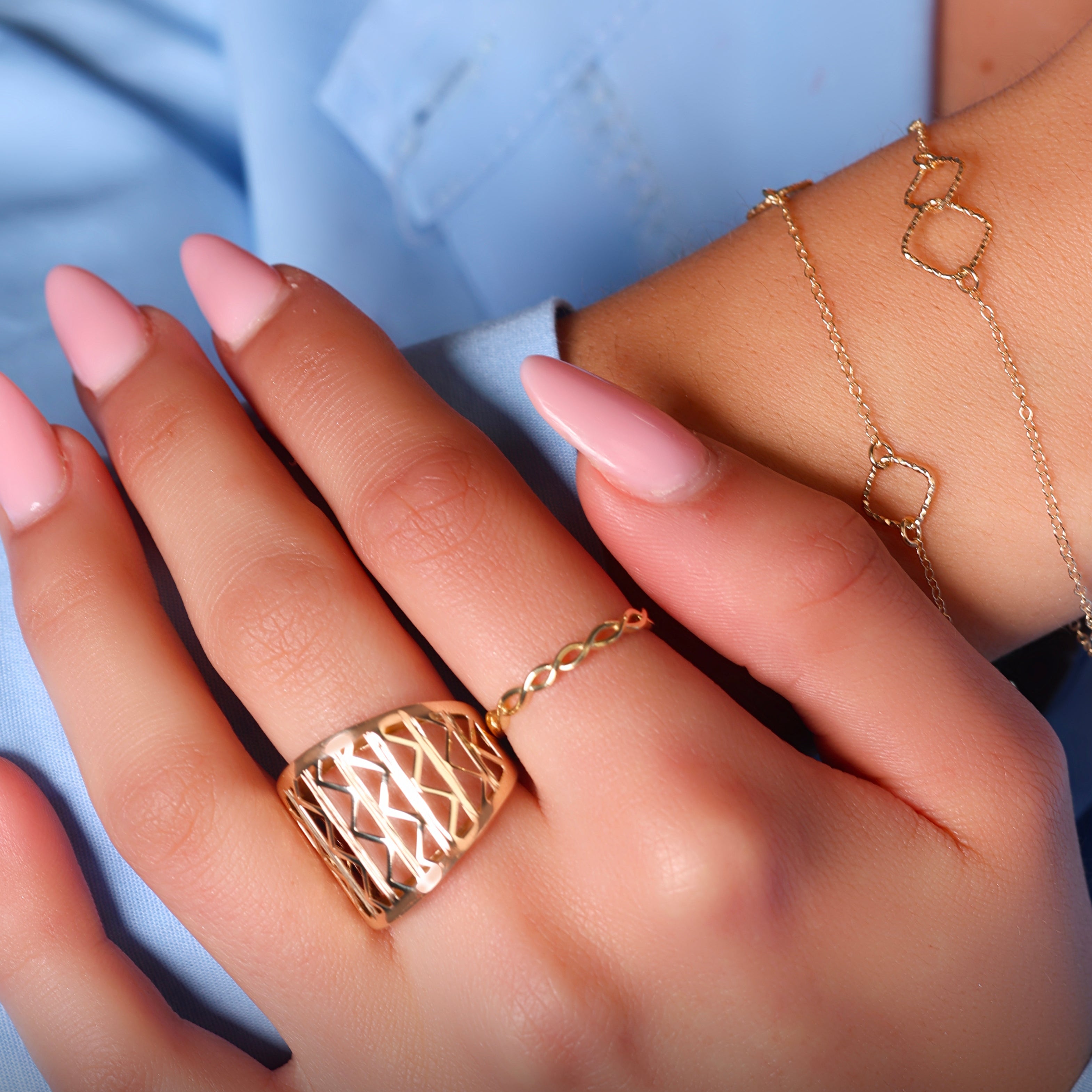 Anello da Donna a fascia traforata e diamantata