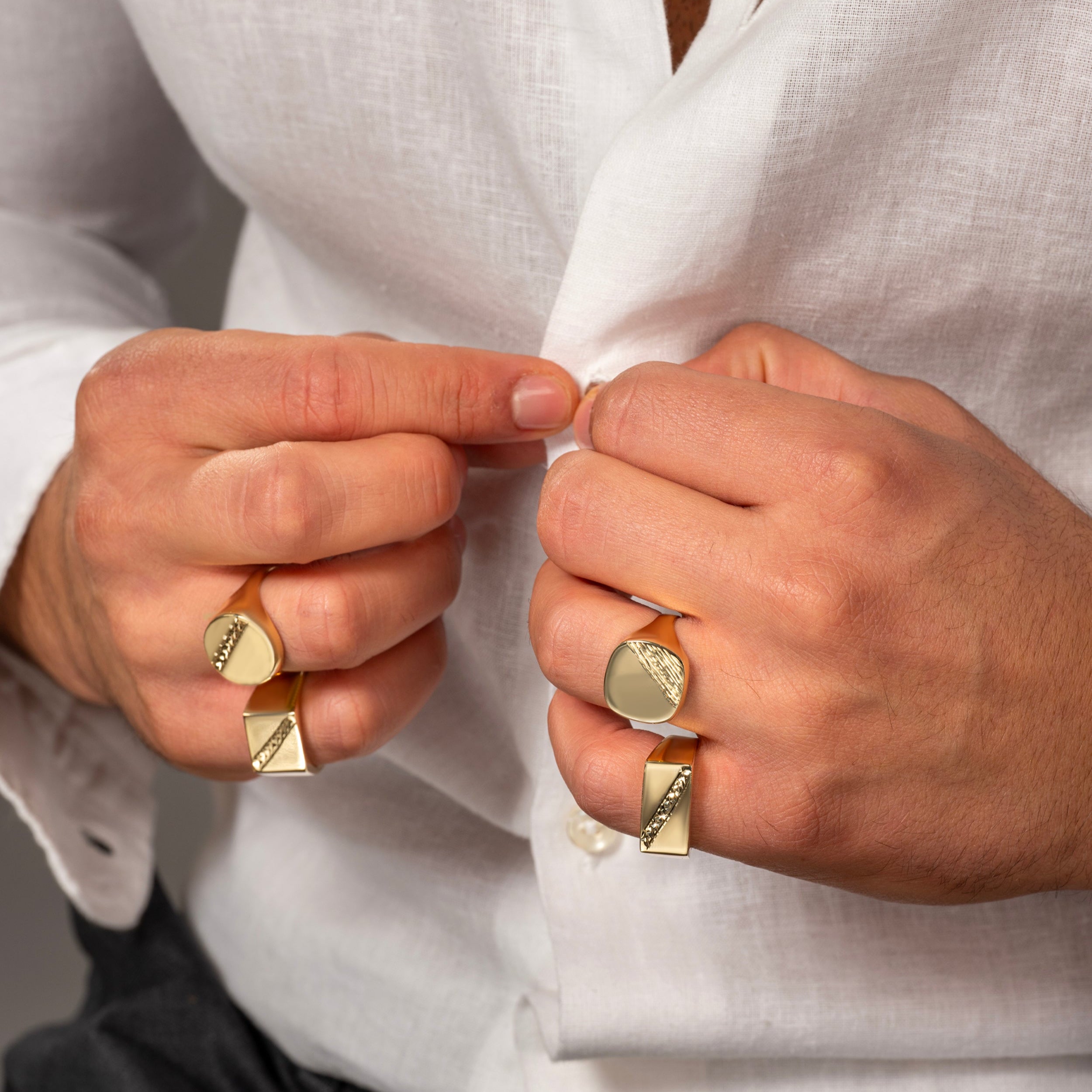 Anello da Uomo quadrato con angoli stondati con finitura diamantata