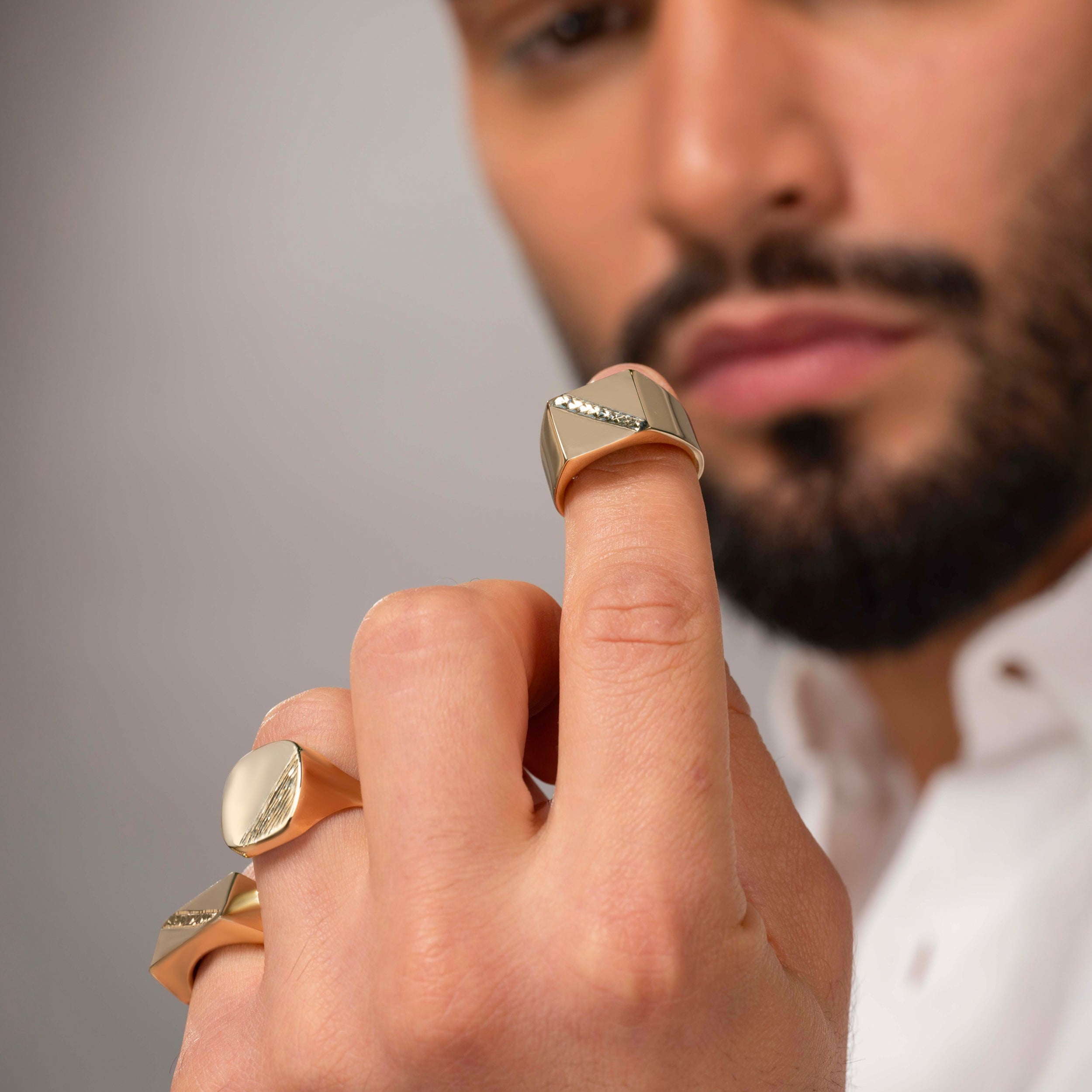 Anello da Uomo quadrato con striscia diamantata